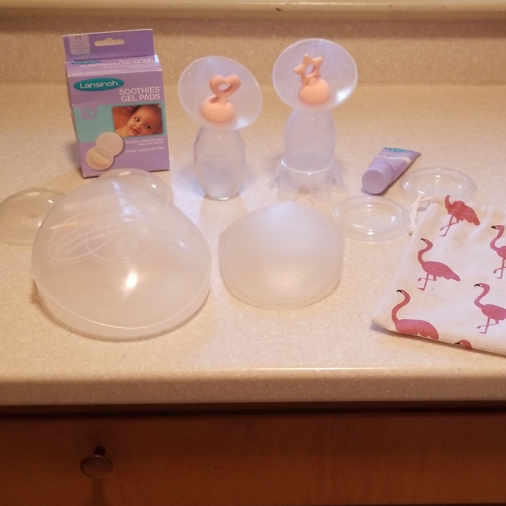 Haakaa pump, 3 milk saver, breast pads